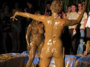 Mud_wrestling_video_clips