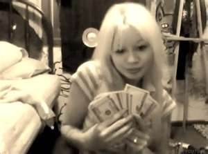 Kind of like Bonnie, from Bonnie and Clyde, but stupider