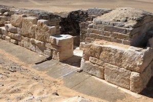 Tomb of Khentakawiss III,  cca 4,500 b.c.